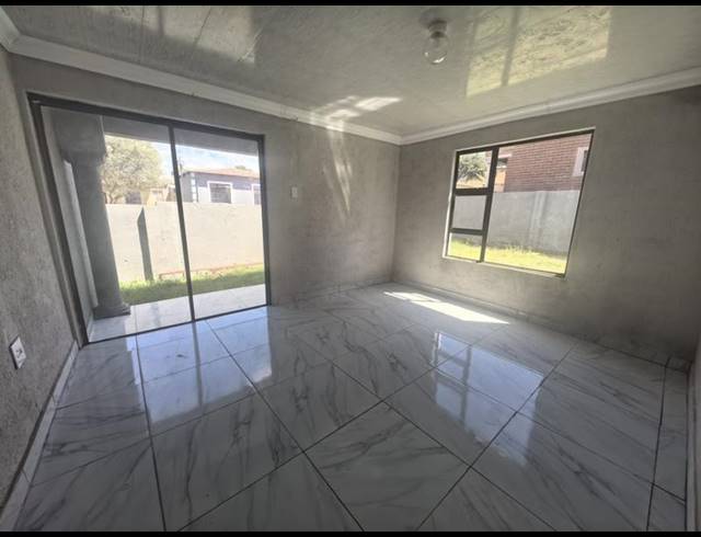 3 BEDROOM HOUSE FOR SALE IN OLIEVENHOUTBOSCH